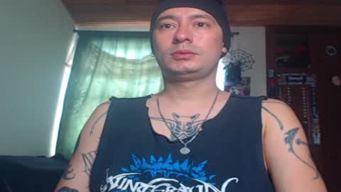 Snapshot of vampireathome chatting on 02.05.25 vampireathome online show from 02.05.25