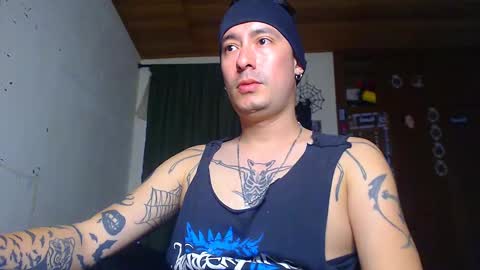 Snapshot of vampireathome chatting on 02.07.25 vampireathome online show from 02.07.25