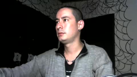 Snapshot of vampireathome chatting on 11.25.25 vampireathome online show from 11.25.25