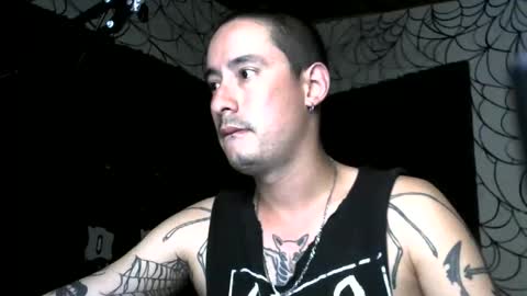 Snapshot of vampireathome chatting on 12.05.25 vampireathome online show from 12.05.25