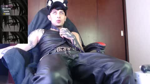 david guzman i model independenthelp me with a thumbs up online show from 12.29.24