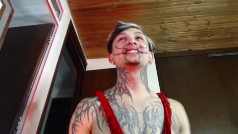 david guzman i model independenthelp me with a thumbs up online show from 01.23.25