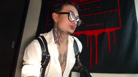 david guzman i model independenthelp me with a thumbs up online show from 01.31.25