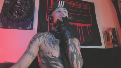 david guzman i model independenthelp me with a thumbs up online show from 09.19.25