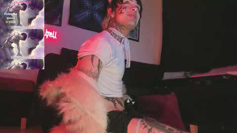 david guzman i model independenthelp me with a thumbs up online show from 01.19.26