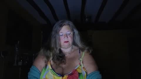 Snapshot of vampwoman chatting on 10.23.25 vampwoman online show from 10.23.25