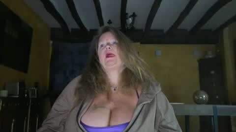 Snapshot of vampwoman chatting on 11.26.25 vampwoman online show from 11.26.25