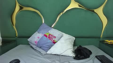 Snapshot of vanelin18 chatting on 12.05.25 Vane online show from 12.05.25