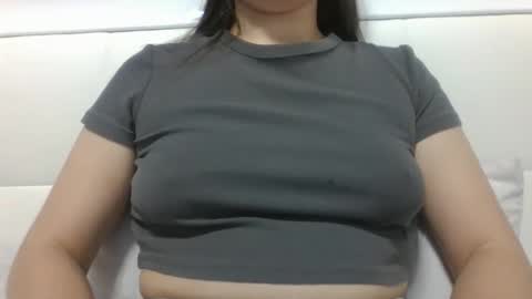 Snapshot of vanesajewel chatting on 10.29.25 VanesaJewel online show from 10.29.25