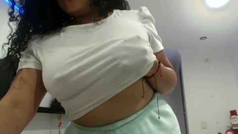 Snapshot of vanesam chatting on 01.14.25 vanessa and samantha online show from 01.14.25