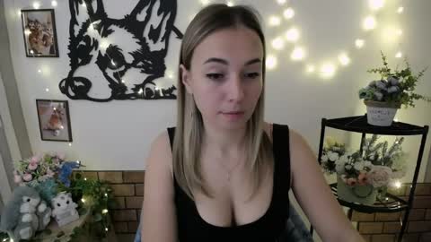 Snapshot of vanessa_joy_ chatting on 04.17.26 Vanessa online show from 04.17.26
