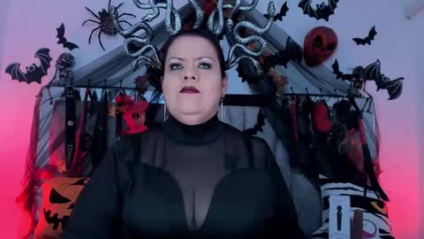 Snapshot of vanessa_moka chatting on 10.28.25 Vanessa online show from 10.28.25