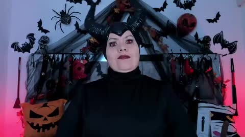 Snapshot of vanessa_moka chatting on 11.02.25 Vanessa online show from 11.02.25