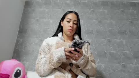 vanessaadol online show from 02.23.25