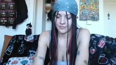 Snapshot of vanessaandadam chatting on 10.26.25 vanessaandadam online show from 10.26.25