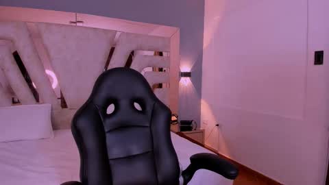 vanessaduval online show from 12.14.25