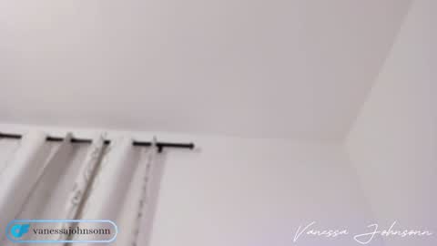 vanessajohnsonn online show from 12.25.24