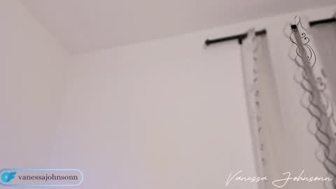 Snapshot of vanessajohnsonn chatting on 01.27.25 vanessajohnsonn online show from 01.27.25
