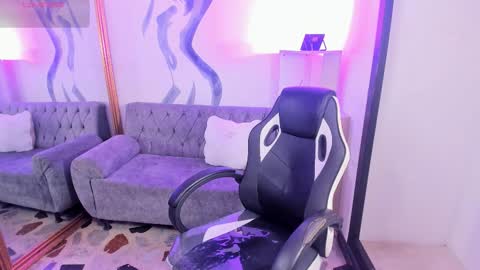 vanessascott_ online show from 03.10.26