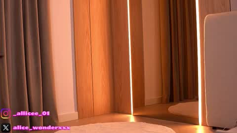 Vanessa Simon online show from 03.06.26