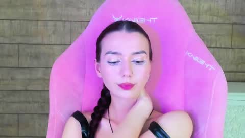 Snapshot of vanessavienne chatting on 06.14.26 VanessaVienne online show from 06.14.26