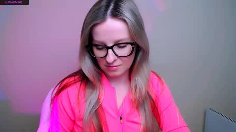 Mia online show from 02.10.26