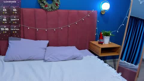 Snapshot of vanillakelly chatting on 12.20.24 Sofia online show from 12.20.24