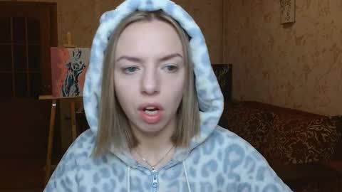 Snapshot of vanillamuffin chatting on 10.27.25 VanillaMuffin online show from 10.27.25