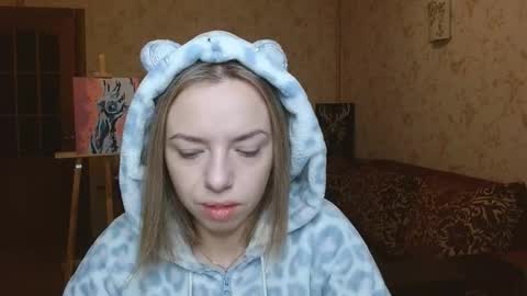 Snapshot of vanillamuffin chatting on 10.29.25 VanillaMuffin online show from 10.29.25