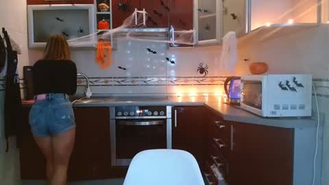 Snapshot of vanillamuffin chatting on 10.31.25 VanillaMuffin online show from 10.31.25