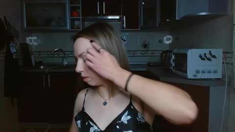 Snapshot of vanillamuffin chatting on 11.05.25 VanillaMuffin online show from 11.05.25