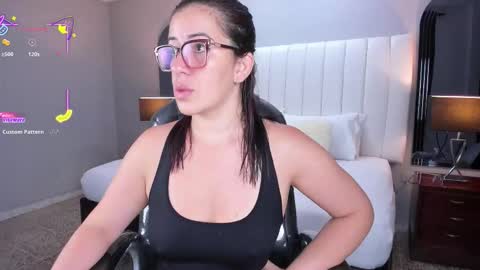 Snapshot of vanitysex chatting on 10.30.25 Karine online show from 10.30.25