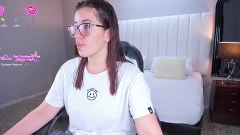 Snapshot of vanitysex chatting on 11.07.25 Karine online show from 11.07.25