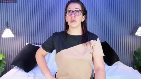 Snapshot of vanitysex chatting on 11.18.25 Karine online show from 11.18.25