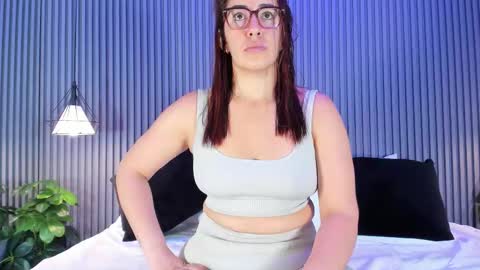 Snapshot of vanitysex chatting on 12.03.25 Karine online show from 12.03.25