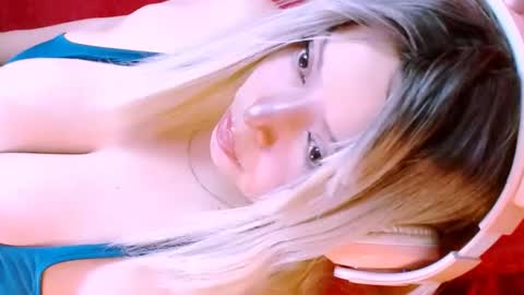 Snapshot of vanne_amet chatting on 03.27.26 free follow me online show from 03.27.26