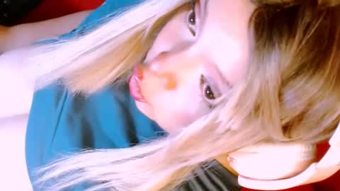 Snapshot of vanne_amet chatting on 04.20.26 free follow me online show from 04.20.26