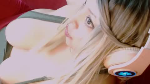 Snapshot of vanne_amet chatting on 05.13.26 free follow me online show from 05.13.26