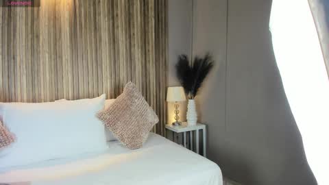 V A N N E S A   online show from 11.21.25