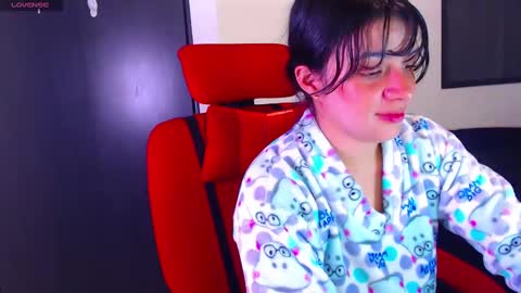 Snapshot of vannessa_shy chatting on 10.13.25 Vanesa online show from 10.13.25