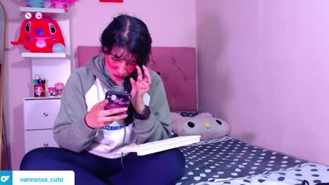 Snapshot of vannessa_shy chatting on 11.25.25 Vanesa online show from 11.25.25