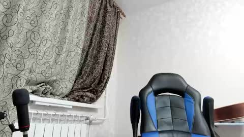 Snapshot of vano_822 chatting on 02.26.25 vano_822 online show from 02.26.25