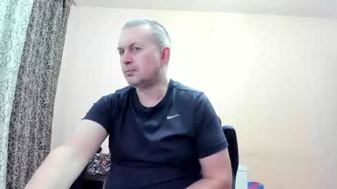 Snapshot of vano_822 chatting on 11.28.25 vano_822 online show from 11.28.25