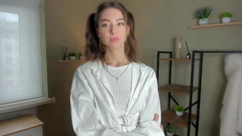 Snapshot of vanvanvibe chatting on 04.16.26 Charline online show from 04.16.26
