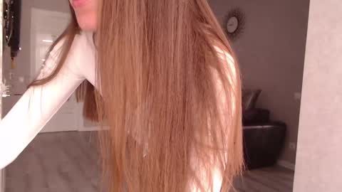 Snapshot of varonica_caprii chatting on 03.10.25 Varonica Caprii Online this week Monday Tuesday Thursday Friday online show from 03.10.25