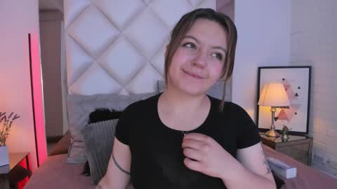 Snapshot of veesimons_dh chatting on 01.14.25 Vee Simons online show from 01.14.25