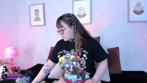 Snapshot of veesimons_dh chatting on 09.18.25 Vee Simons online show from 09.18.25