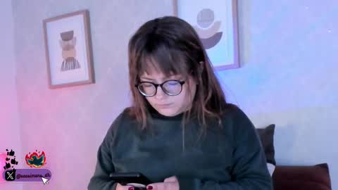 Snapshot of veesimons_dh chatting on 09.19.25 Vee Simons online show from 09.19.25