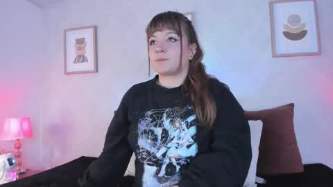 Snapshot of veesimons_dh chatting on 09.29.25 Vee Simons online show from 09.29.25