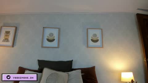 Vee Simons online show from 01.05.26